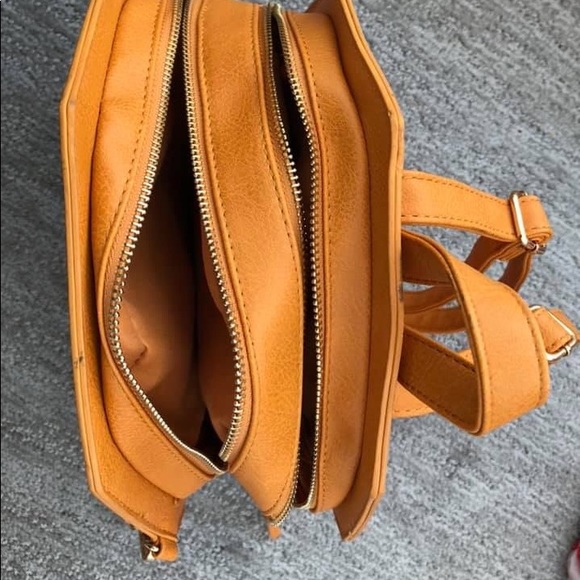 mid backpack - Picture 2 of 3